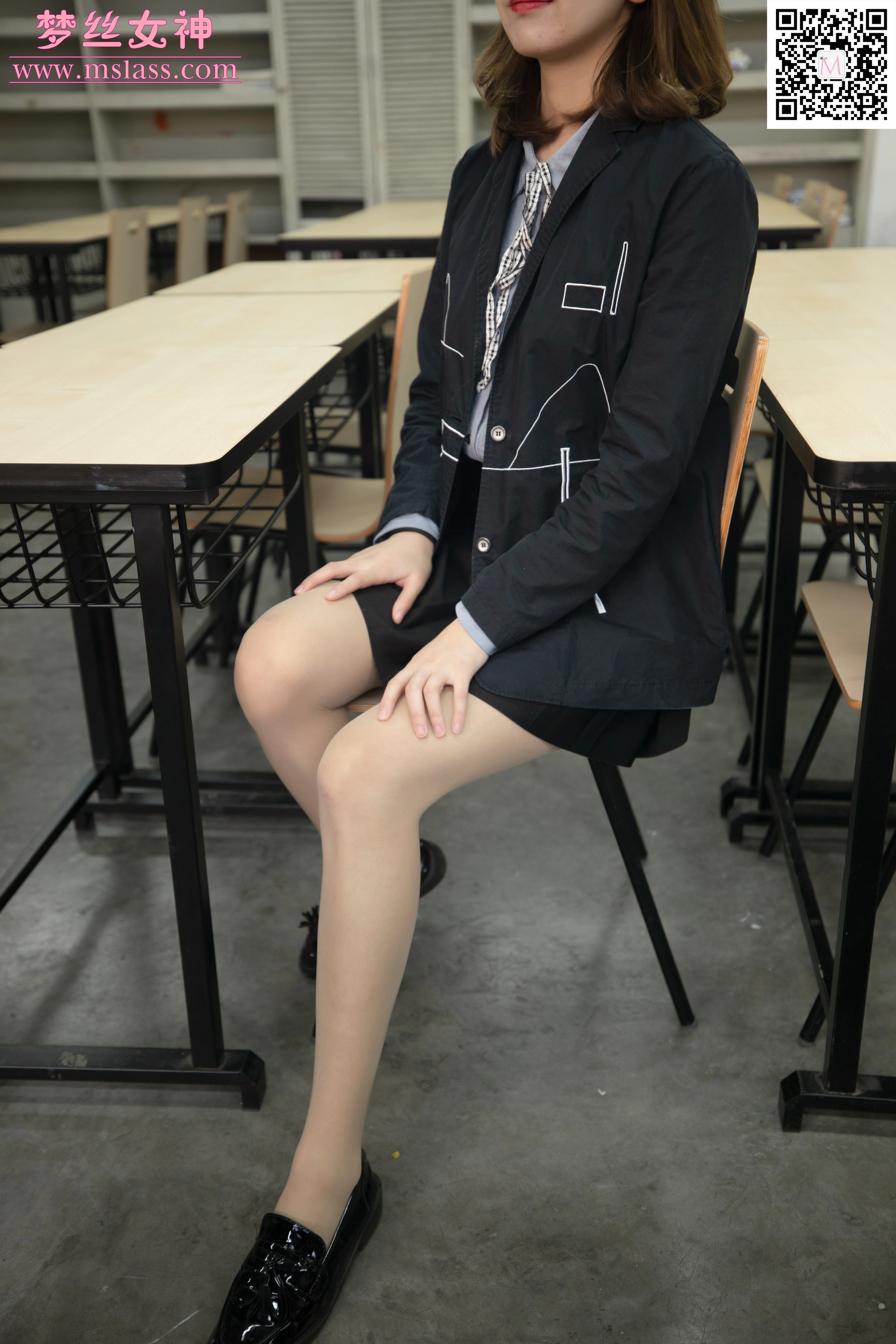 MSLASS梦丝女神 - 2019.11.15 NO.064 周雨 纯洁的丝袜学妹 2